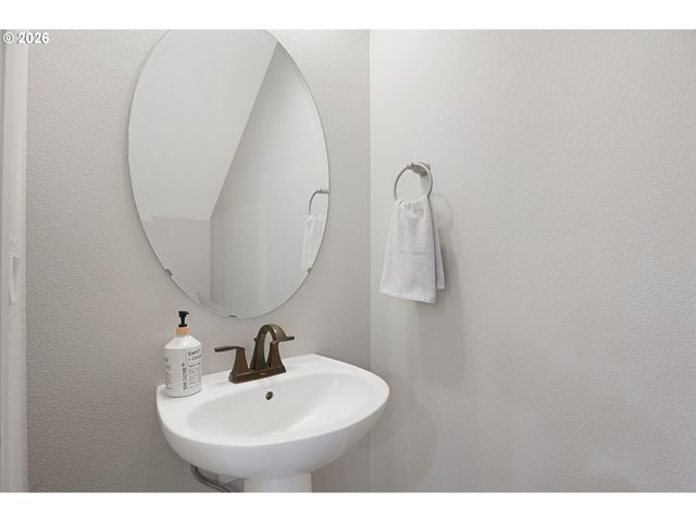 6826 Se CRIMSON Ln, Hillsboro, OR 97123