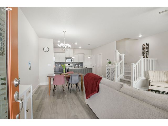 6826 Se CRIMSON Ln, Hillsboro, OR 97123