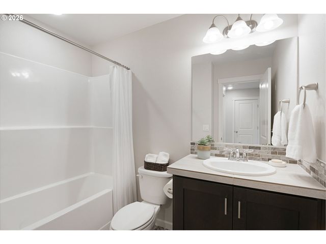 6826 Se CRIMSON Ln, Hillsboro, OR 97123