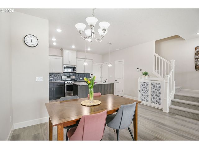 6826 Se CRIMSON Ln, Hillsboro, OR 97123