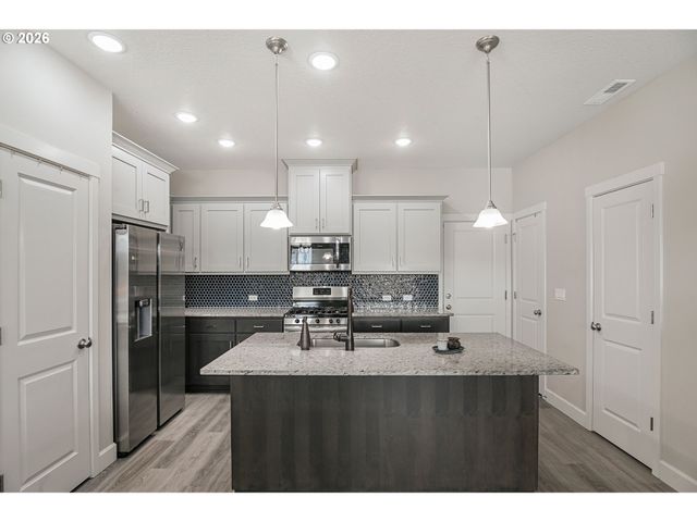 6826 Se CRIMSON Ln, Hillsboro, OR 97123