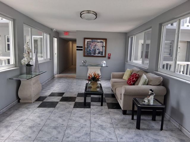 329 SE 3rd Street 302s, Hallandale Beach, FL 33009