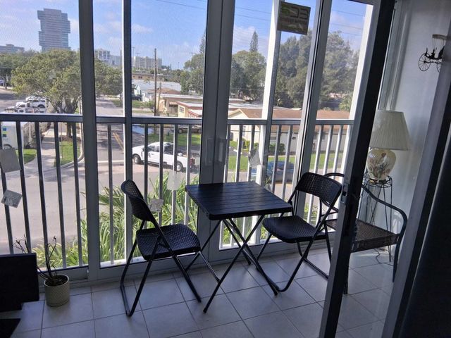 329 SE 3rd Street 302s, Hallandale Beach, FL 33009