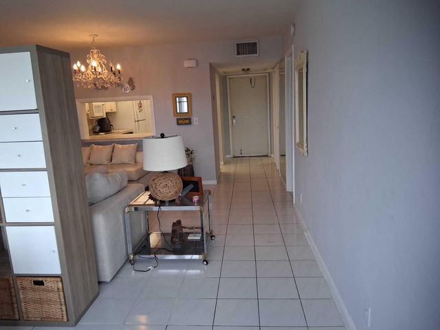 329 SE 3rd Street 302s, Hallandale Beach, FL 33009