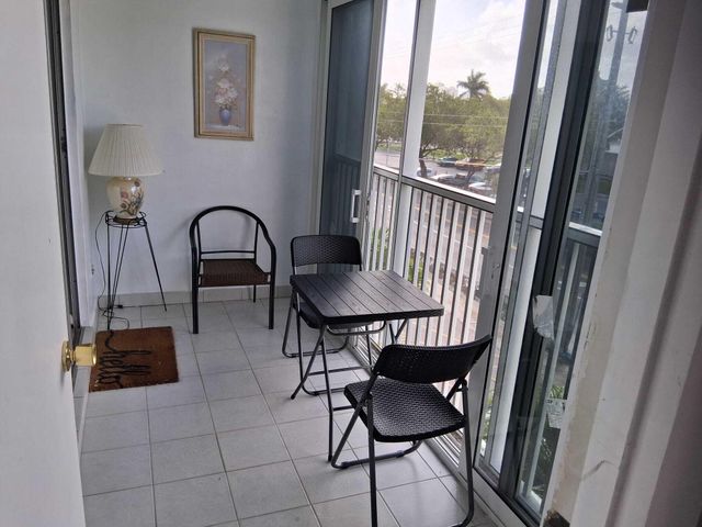 329 SE 3rd Street 302s, Hallandale Beach, FL 33009