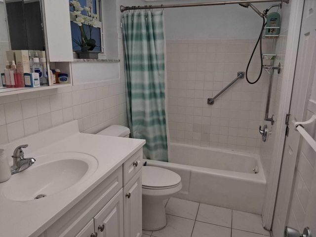 329 SE 3rd Street 302s, Hallandale Beach, FL 33009