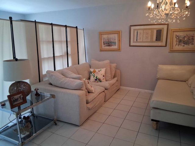 329 SE 3rd Street 302s, Hallandale Beach, FL 33009