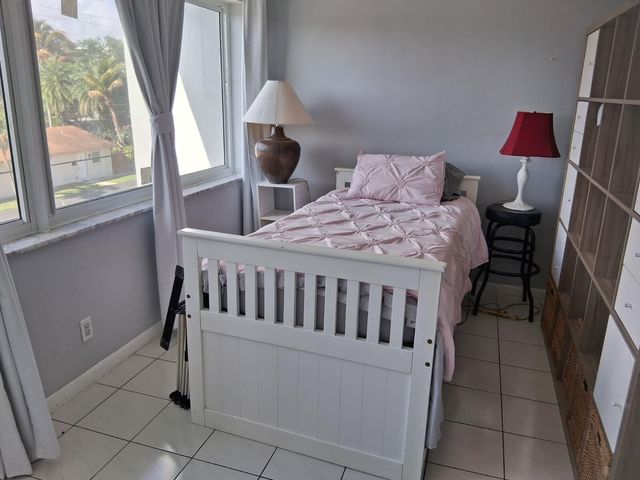 329 SE 3rd Street 302s, Hallandale Beach, FL 33009