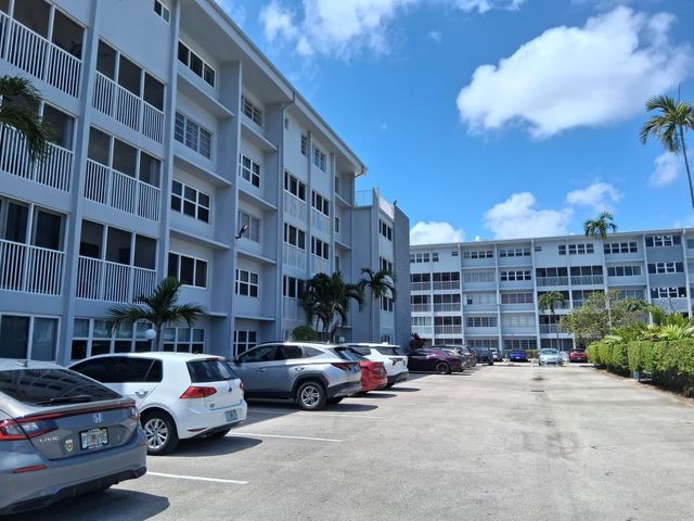 329 SE 3rd Street 302s, Hallandale Beach, FL 33009
