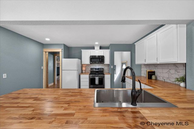 2617 E 10TH ST, Cheyenne, WY 82007