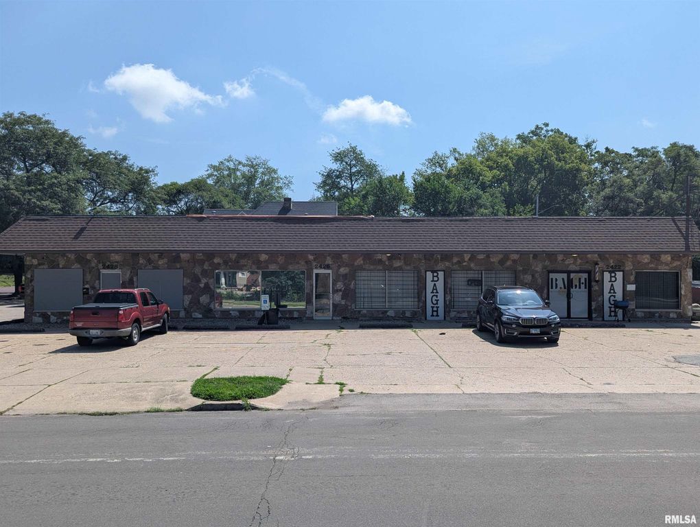 2422 N NORTH Street, Peoria, IL 61604