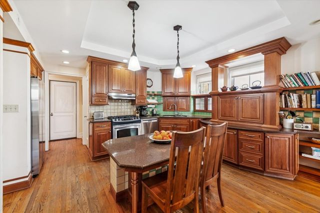 5555 N SHERIDAN Road 1011, Chicago, IL 60640