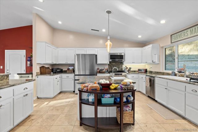 1714 Foss Rd, Alpine, CA 91901