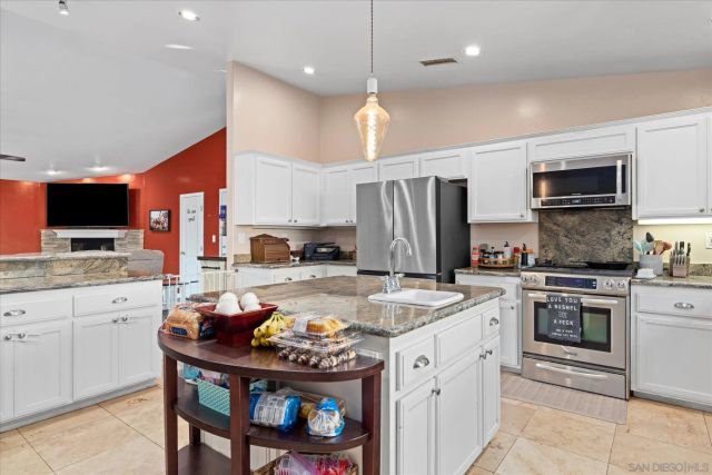 1714 Foss Rd, Alpine, CA 91901