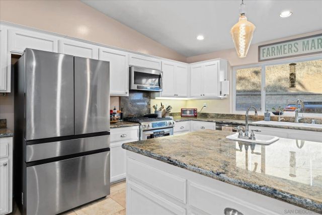 1714 Foss Rd, Alpine, CA 91901