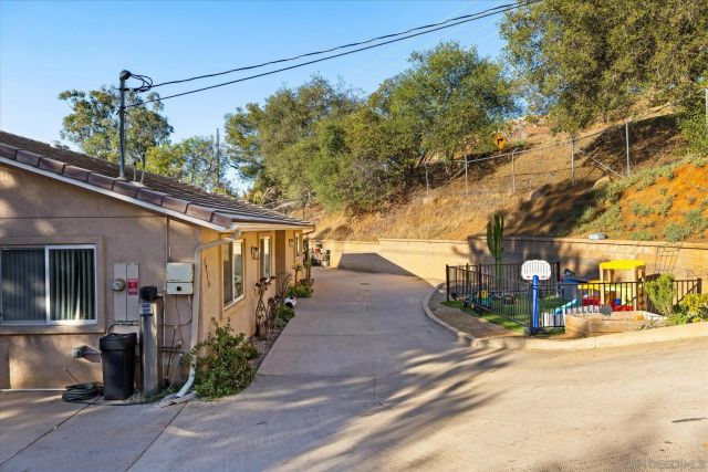 1714 Foss Rd, Alpine, CA 91901