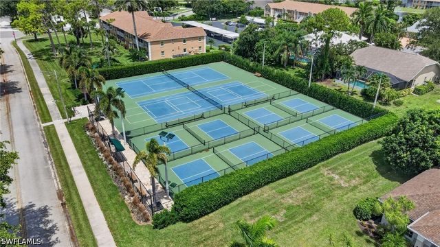 5184 Harrogate CT, Naples, FL 34112