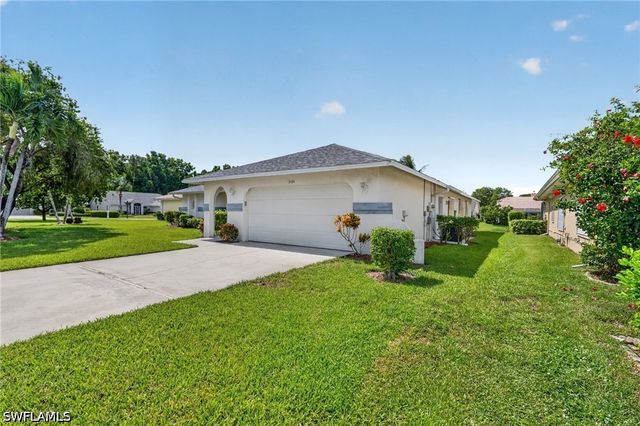 5184 Harrogate CT, Naples, FL 34112