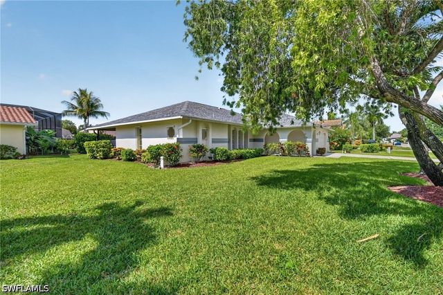 5184 Harrogate CT, Naples, FL 34112