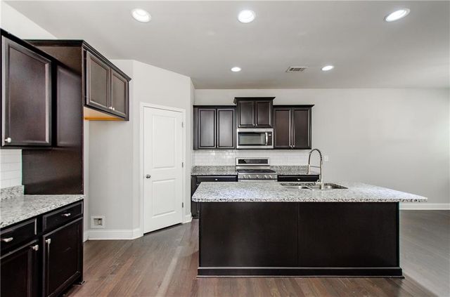 1018 Mays SW Hill, Atlanta, GA 30336