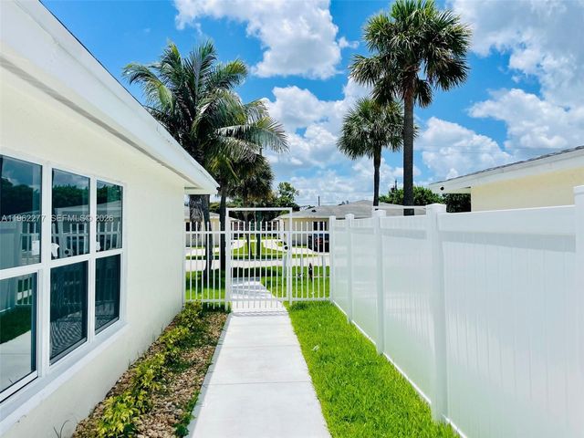 5719 NW 28th St 1-3, Lauderhill, FL 33313