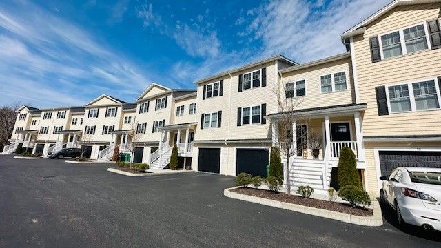 3800 Post Road 5, Warwick, RI 02886