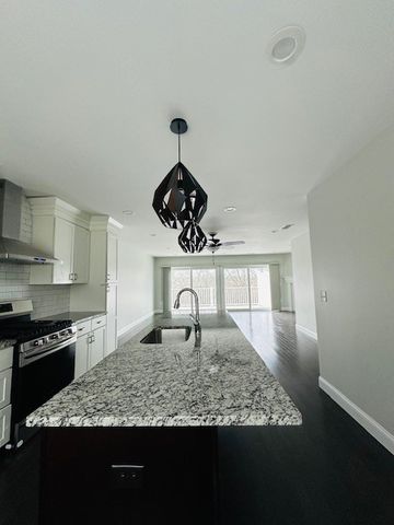 3800 Post Road 5, Warwick, RI 02886