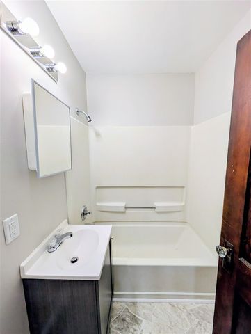 21 Charlotte Street, Battle Creek, MI 49017
