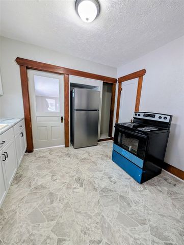 21 Charlotte Street, Battle Creek, MI 49017