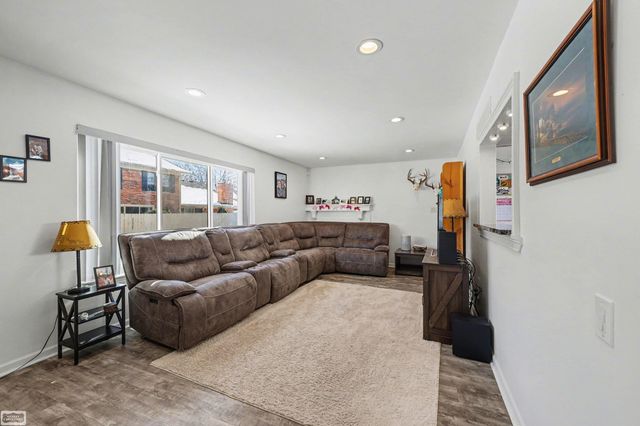 42545 Eldon Avenue, Clinton Twp, MI 48038