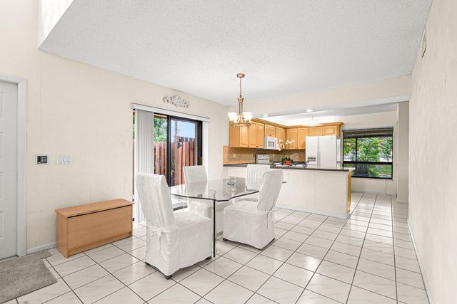 8321 S Coral Circle, North Lauderdale, FL 33068