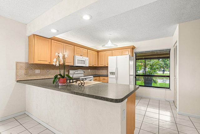 8321 S Coral Circle, North Lauderdale, FL 33068
