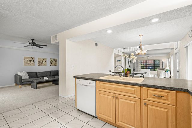 8321 S Coral Circle, North Lauderdale, FL 33068