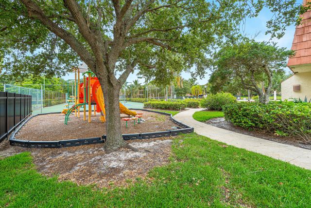 8321 S Coral Circle, North Lauderdale, FL 33068