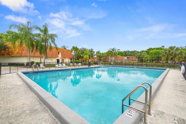 8321 S Coral Circle, North Lauderdale, FL 33068