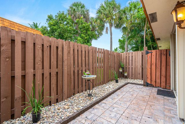 8321 S Coral Circle, North Lauderdale, FL 33068