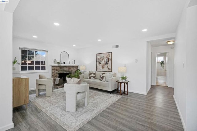 25825 Belhaven St, Hayward, CA 94545