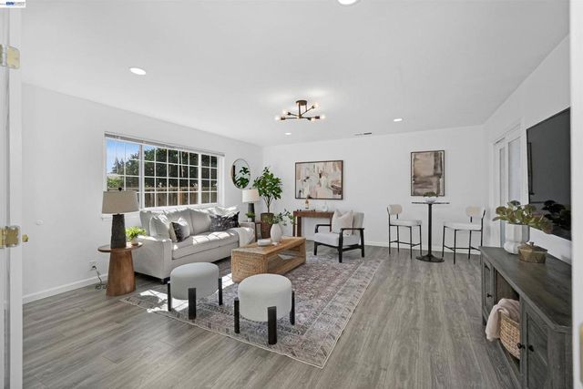 25825 Belhaven St, Hayward, CA 94545