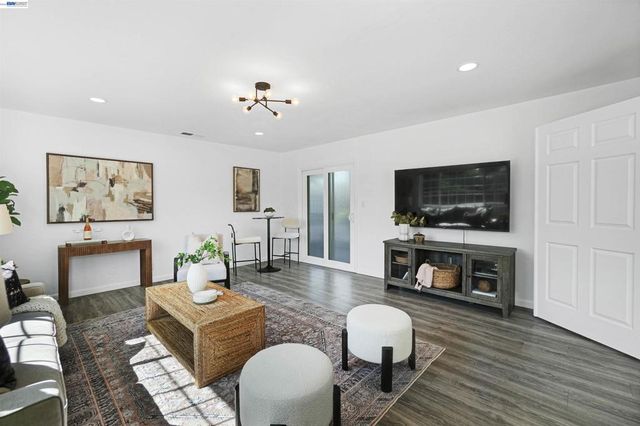25825 Belhaven St, Hayward, CA 94545