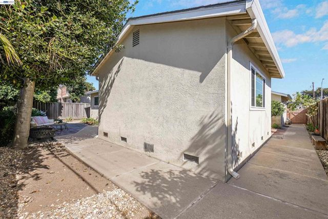 25825 Belhaven St, Hayward, CA 94545