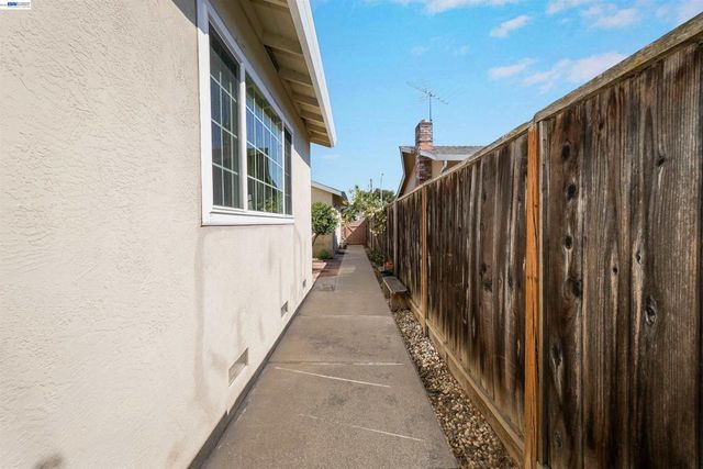 25825 Belhaven St, Hayward, CA 94545