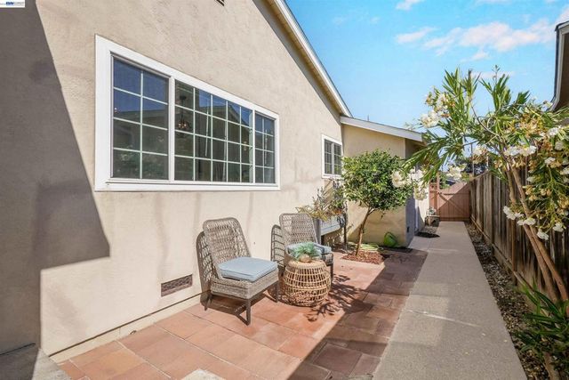 25825 Belhaven St, Hayward, CA 94545