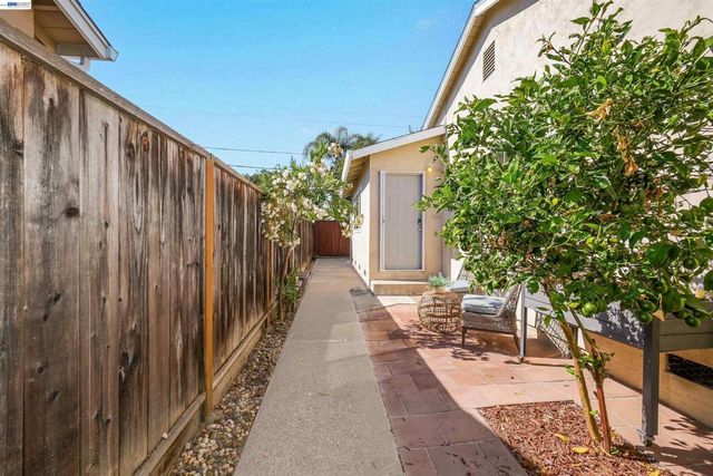 25825 Belhaven St, Hayward, CA 94545