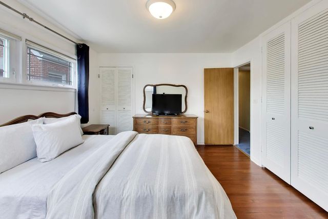 6025 N Sacramento Avenue, Chicago, IL 60659
