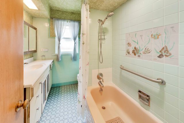 6025 N Sacramento Avenue, Chicago, IL 60659