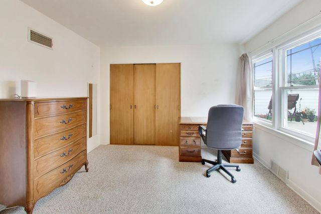 6025 N Sacramento Avenue, Chicago, IL 60659