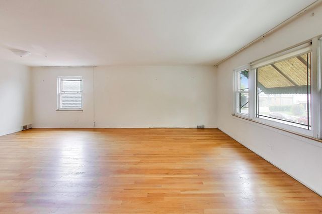 6025 N Sacramento Avenue, Chicago, IL 60659