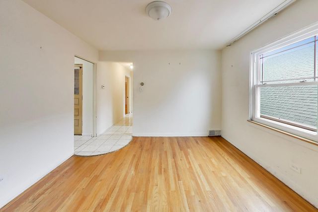 6025 N Sacramento Avenue, Chicago, IL 60659