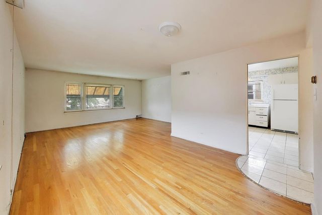 6025 N Sacramento Avenue, Chicago, IL 60659