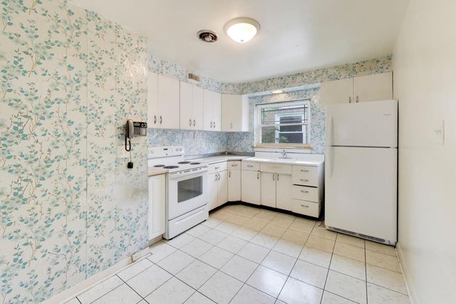 6025 N Sacramento Avenue, Chicago, IL 60659